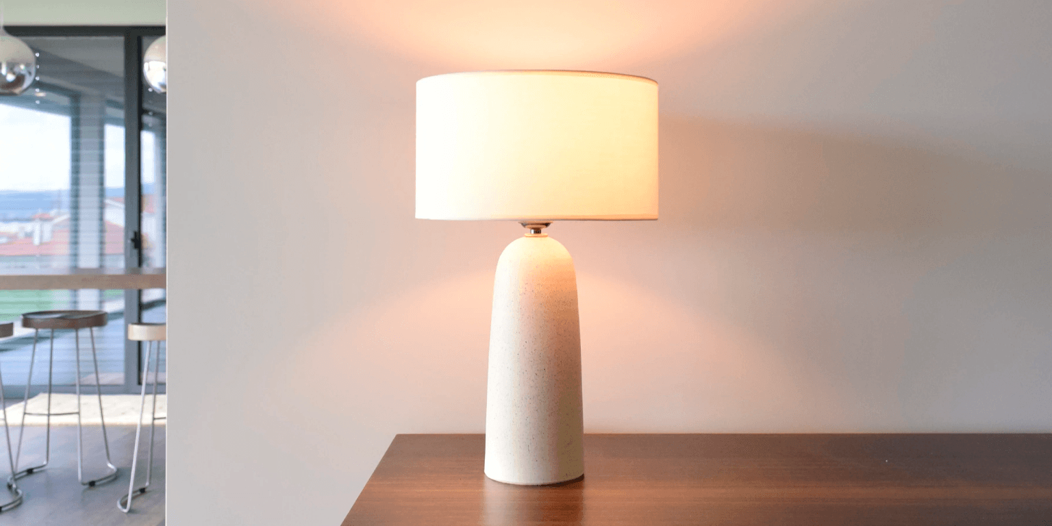 Lampes Façonnées à la Main – L’Art de Transformer la Lumière en Émotion